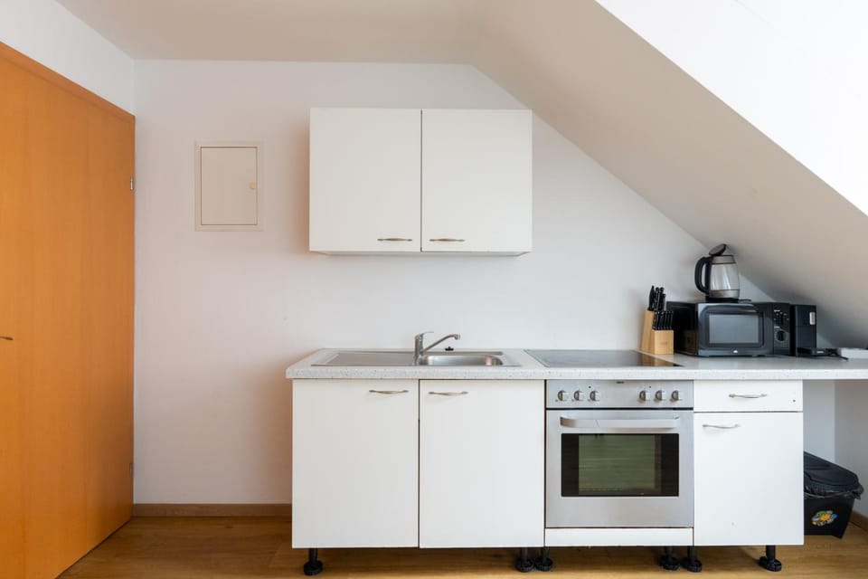 Coffee/tea facilities, Kitchen or kitchenette, oven, pet friendly, stove, toaster