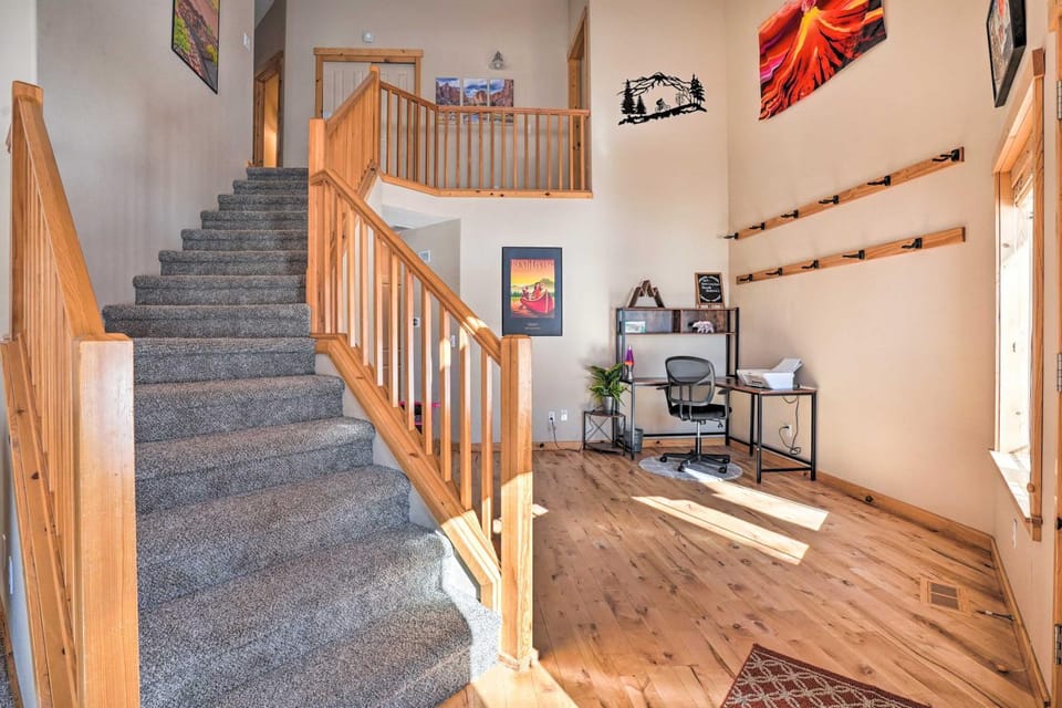 Family-Friendly Oregon Vacation Home w/ Yard House in Bend
