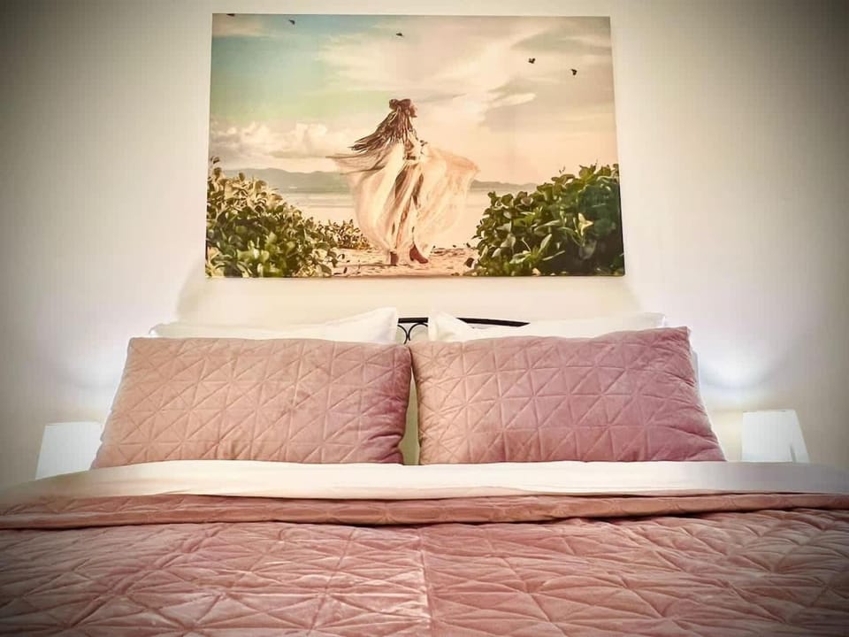 Bed, Decorative detail, Bedroom