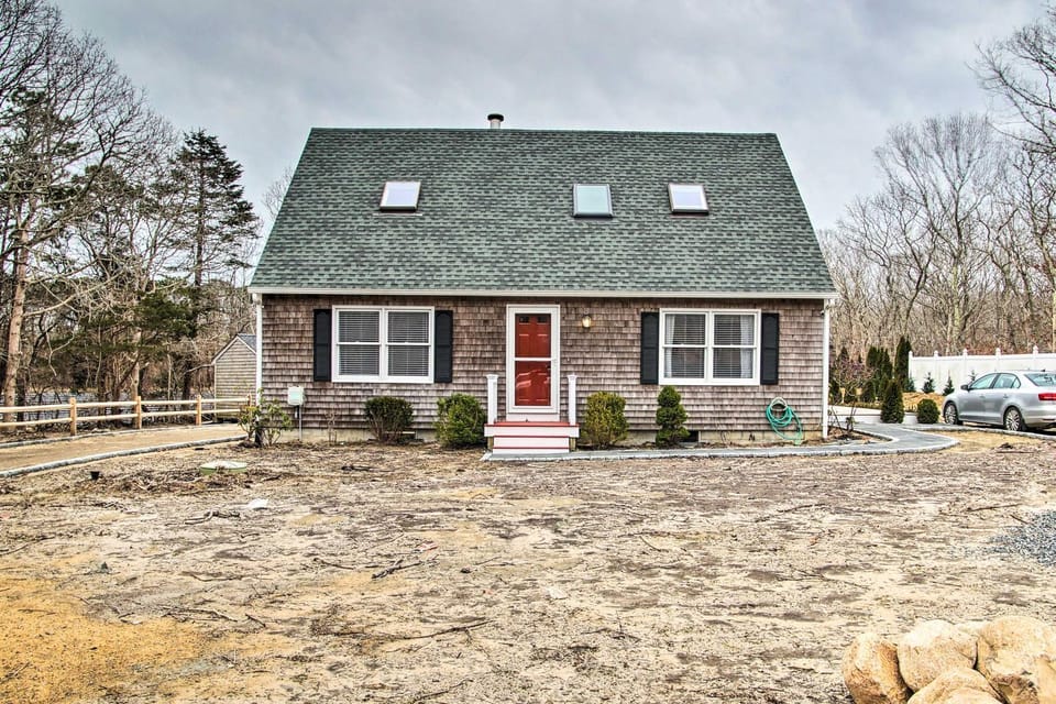 4 Mi to Beach! Family-Friendly Edgartown Escape House in Martha's Vineyard