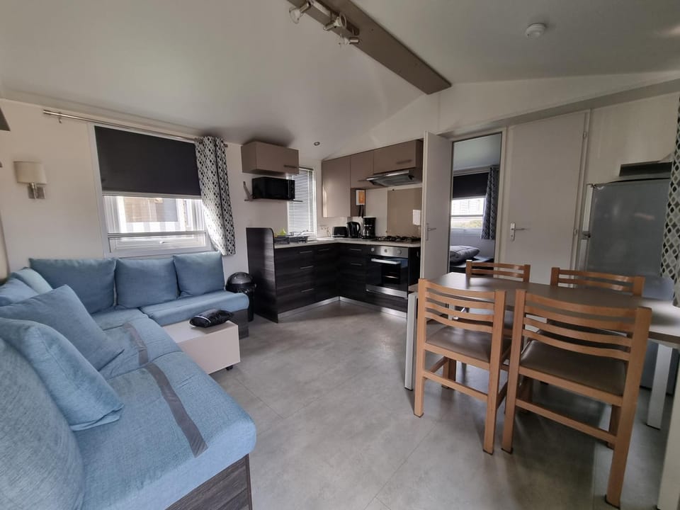 Joli mobil home 4-6 personnes 416 Campground/ 
RV Resort in Saint-Jean-de-Monts