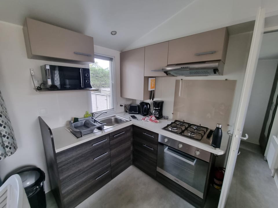 Joli mobil home 4-6 personnes 416 Campground/ 
RV Resort in Saint-Jean-de-Monts