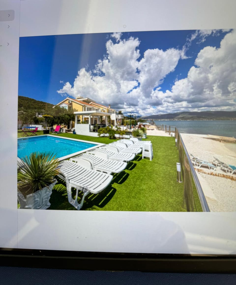 SEJOUR DE RÊVE DANS VILLA de luxe sur la plage en famille ,amis ,et animaux Villa in Šibenik-Knin County, Croatia