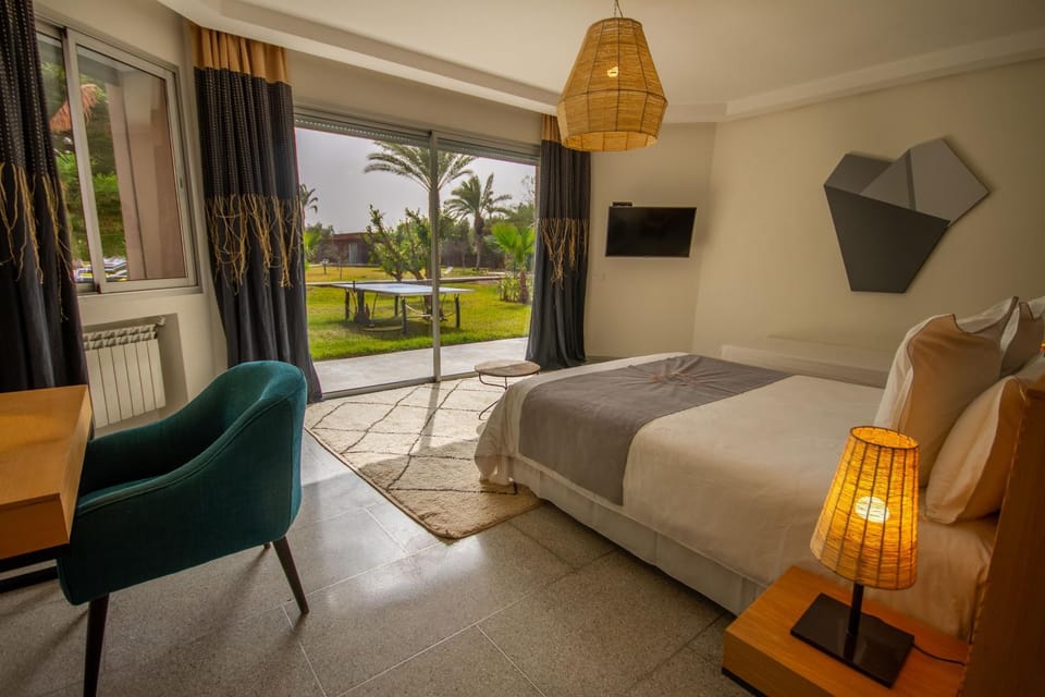 Bed, Garden, View (from property/room), Balcony/Terrace, Living room, Photo of the whole room, Seating area, Garden view