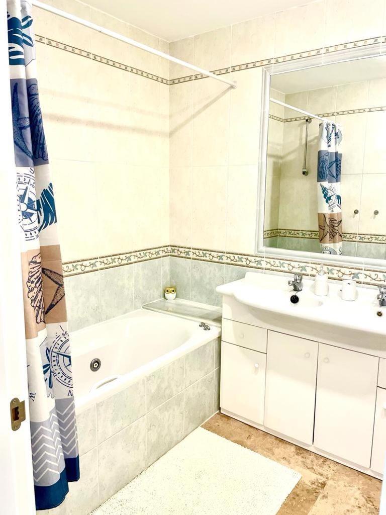 Bathroom, Bath