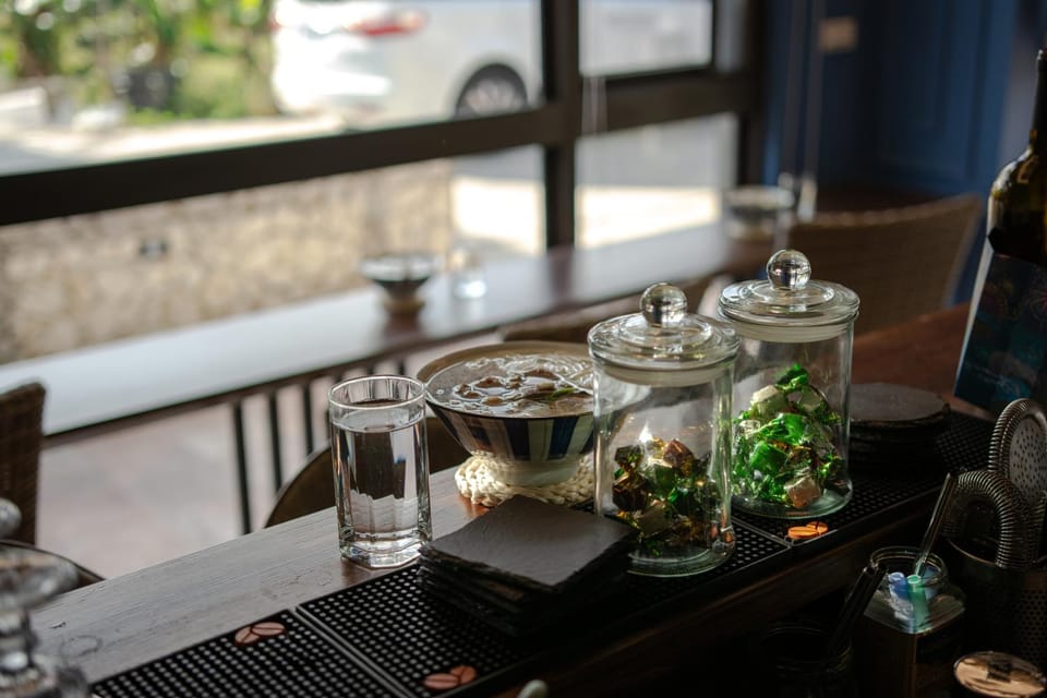 Restaurant/places to eat, Food and drinks