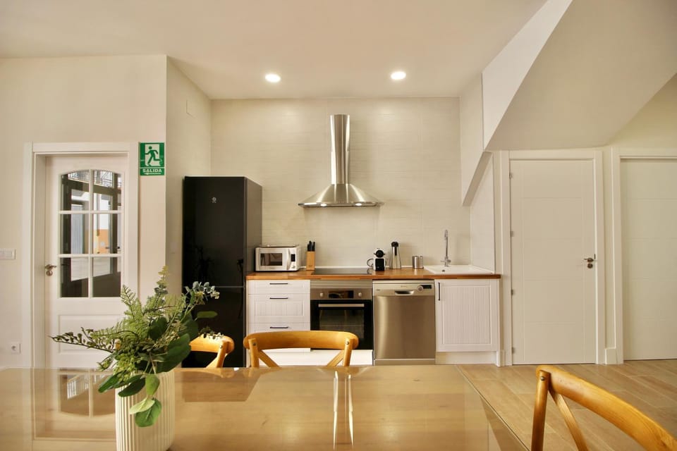 Kitchen or kitchenette, Food and drinks, Dining area, minibar, oven, pet friendly, stove, kitchen, Internal: Not applicable to any particular room