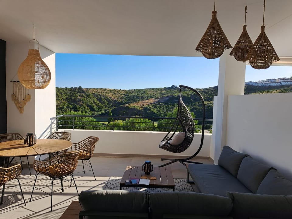 View (from property/room), Balcony/Terrace, Mountain view