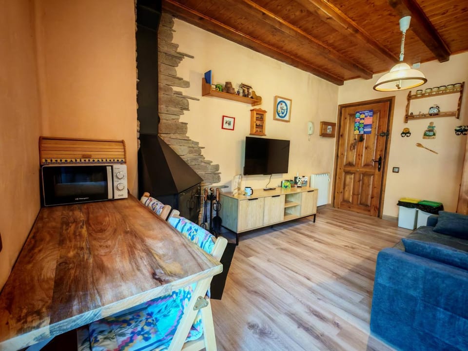 Chimenea y encanto rústico, tu escapada - Cosmos 3 Apartment in Pla de l'Ermita