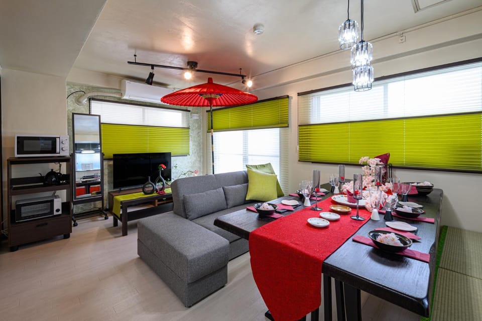 TV and multimedia, Living room, Seating area, Dining area