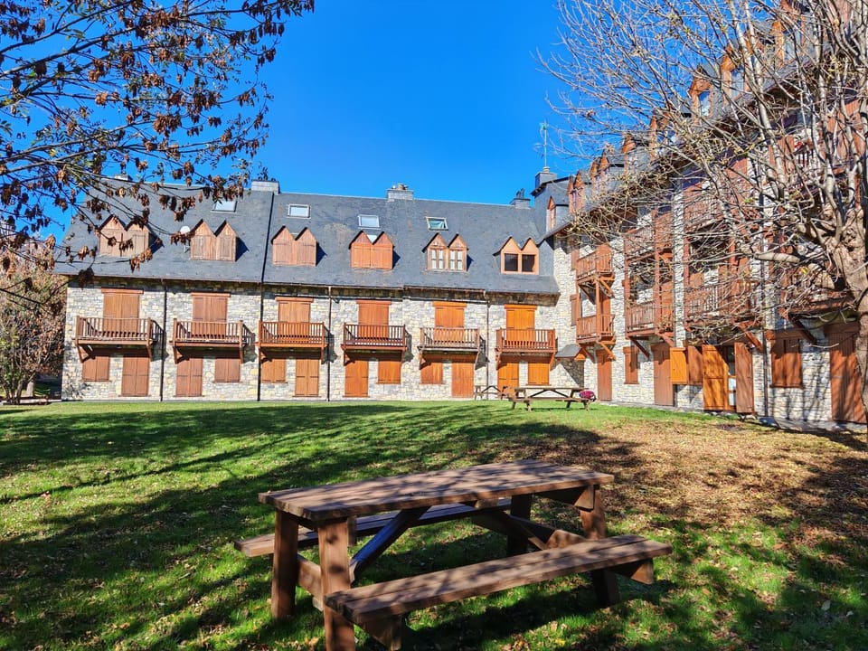 Bajo con jardín, paz, tranquilidad y aire libre - Isard 3 Apartment in Pla de l'Ermita
