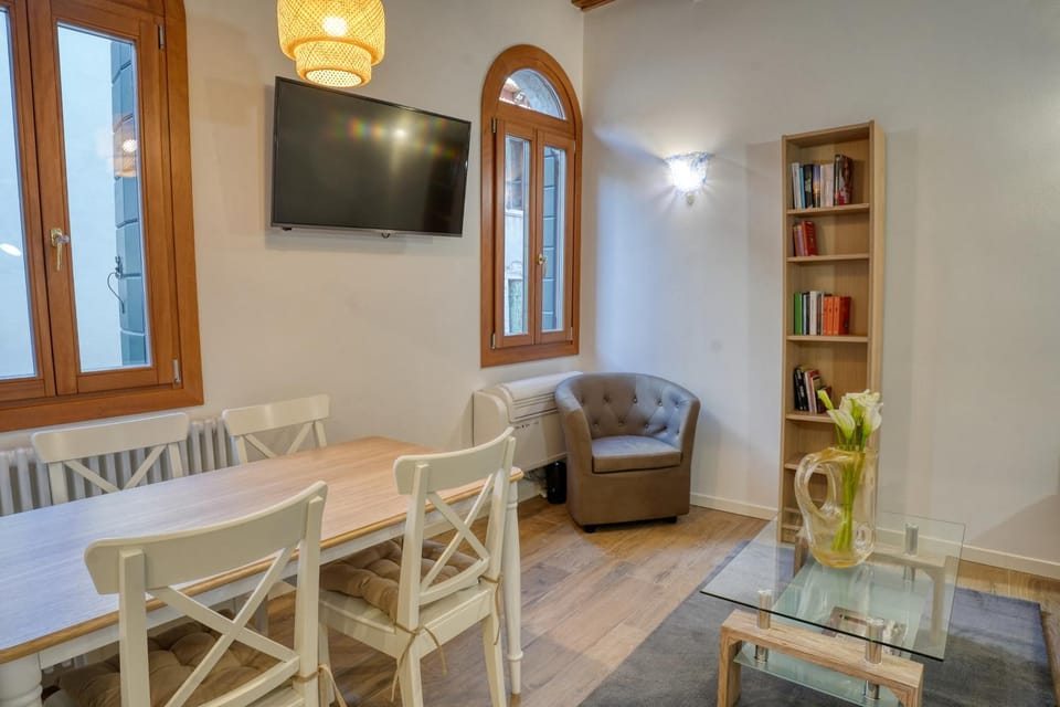 TV and multimedia, Seating area
