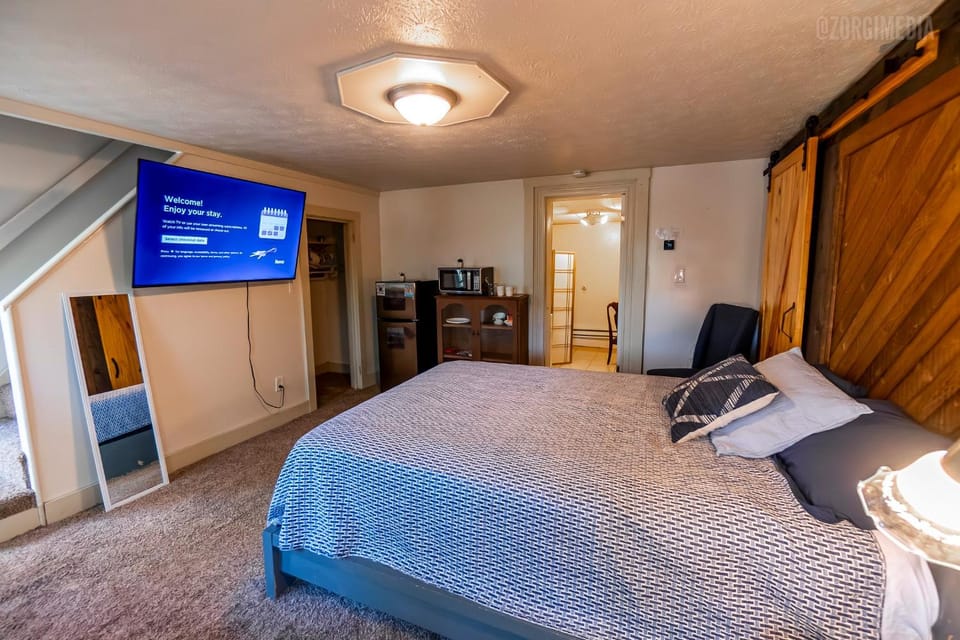 Studio Apt - Easy Access to City and Amazing View Apartment in Pittsburgh