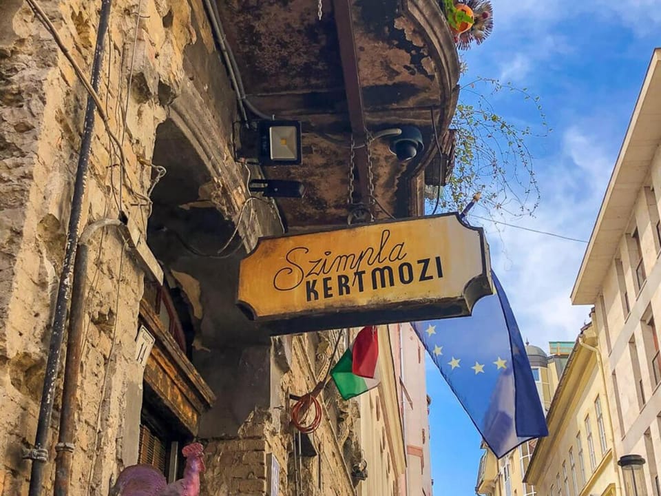 Day, Street view