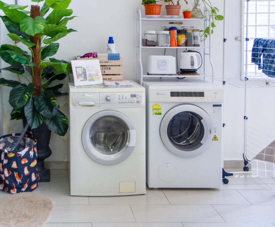 Kitchen or kitchenette, washing machine, dryer
