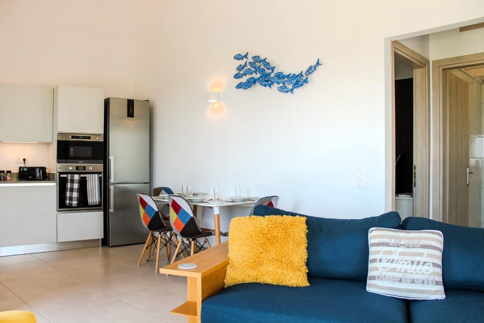 Kitchen or kitchenette, Living room, Seating area, Dining area