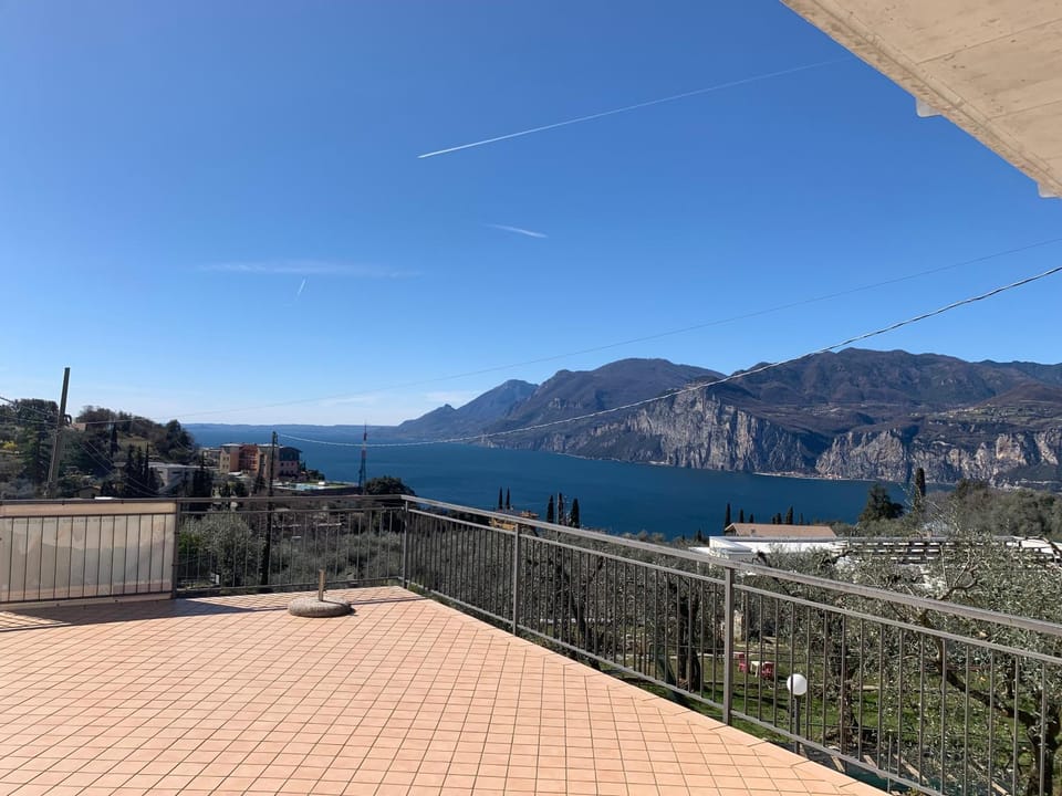 Balcony/Terrace, Lake view