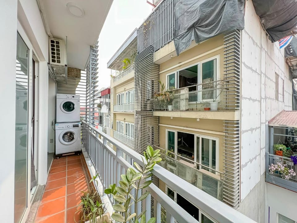 Property building, View (from property/room), Balcony/Terrace, washing machine, dryer