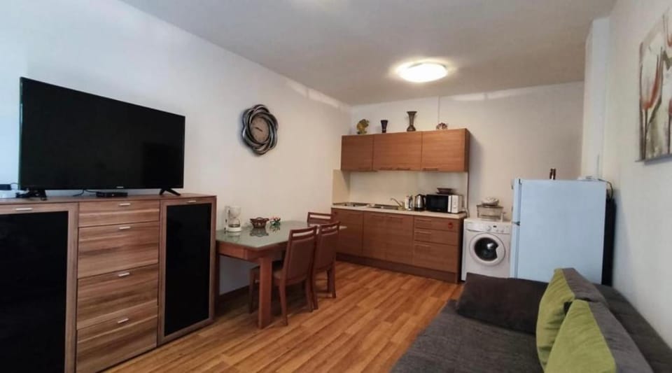TV and multimedia, Kitchen or kitchenette, Living room, Seating area, Dining area, pet friendly, stove, washing machine