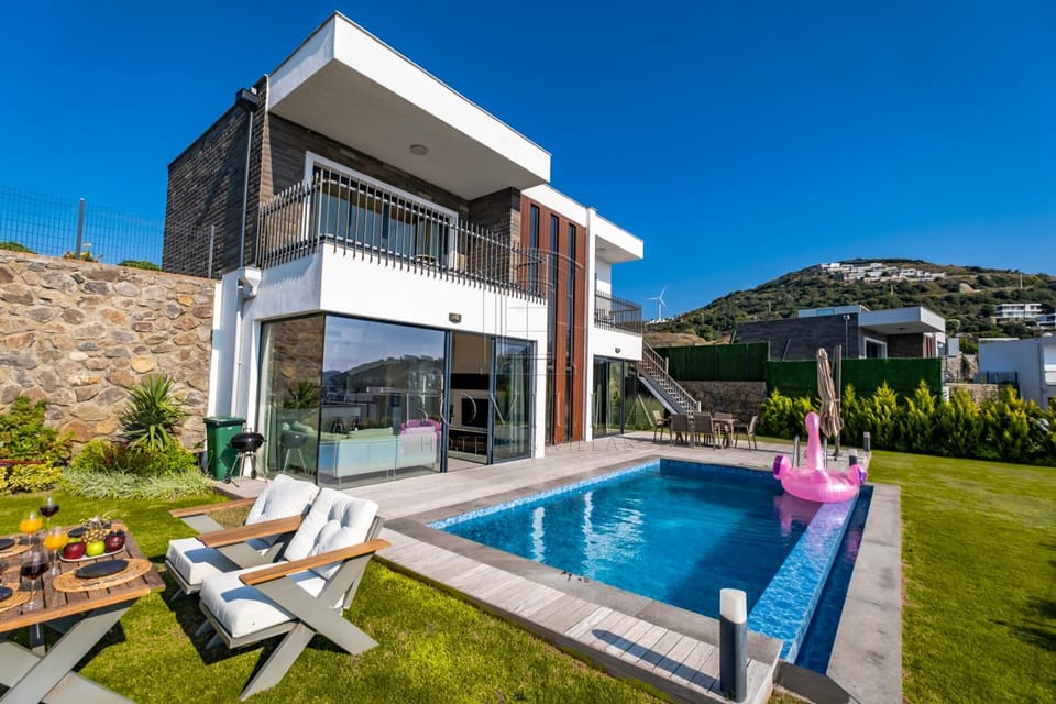 Property building, Patio, Garden, Garden view, Pool view, Swimming pool