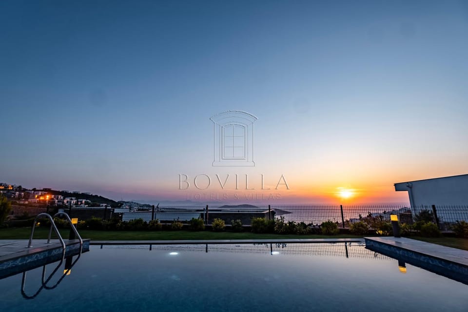 Pool view, Sea view, Swimming pool