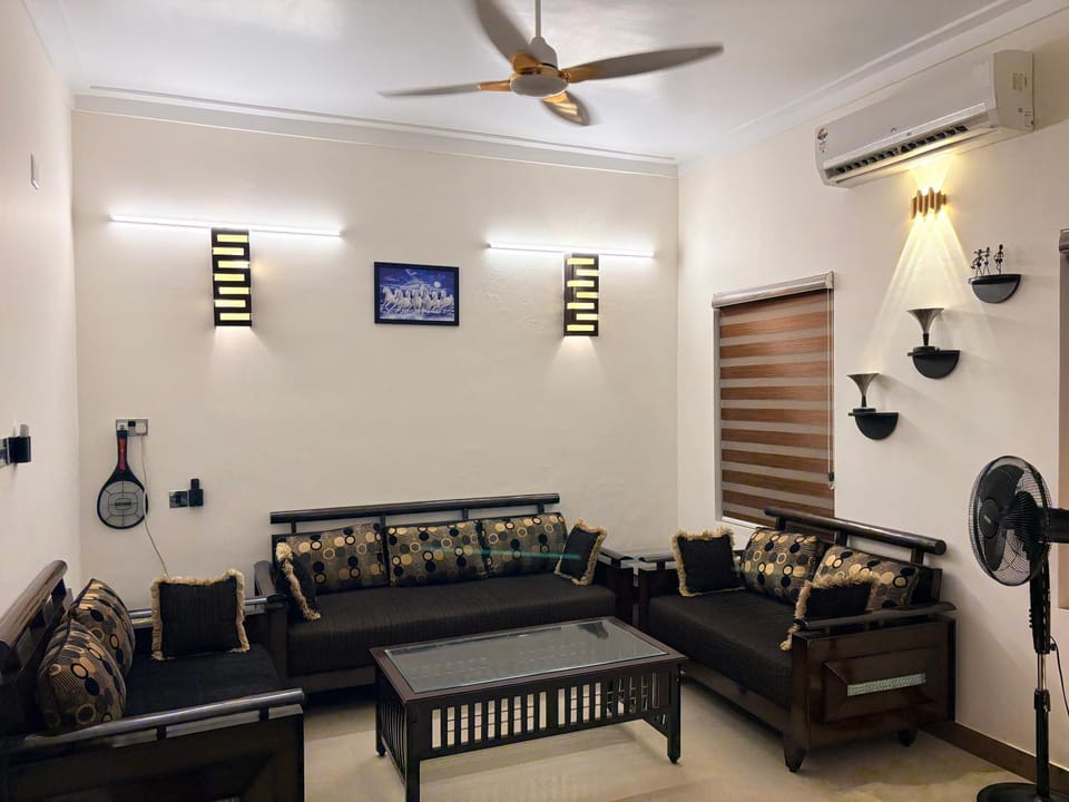 Living room, Seating area, air conditioner