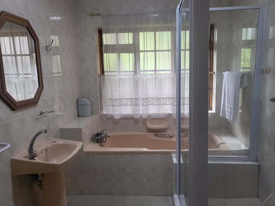MJ's Guest House Bed and Breakfast in Cape Town