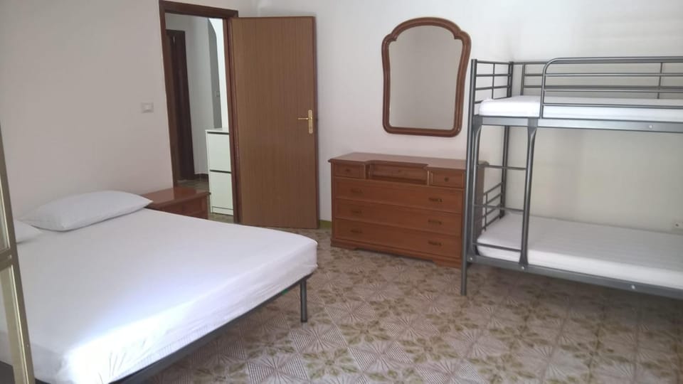 Bed, Photo of the whole room, Bedroom, bunk bed