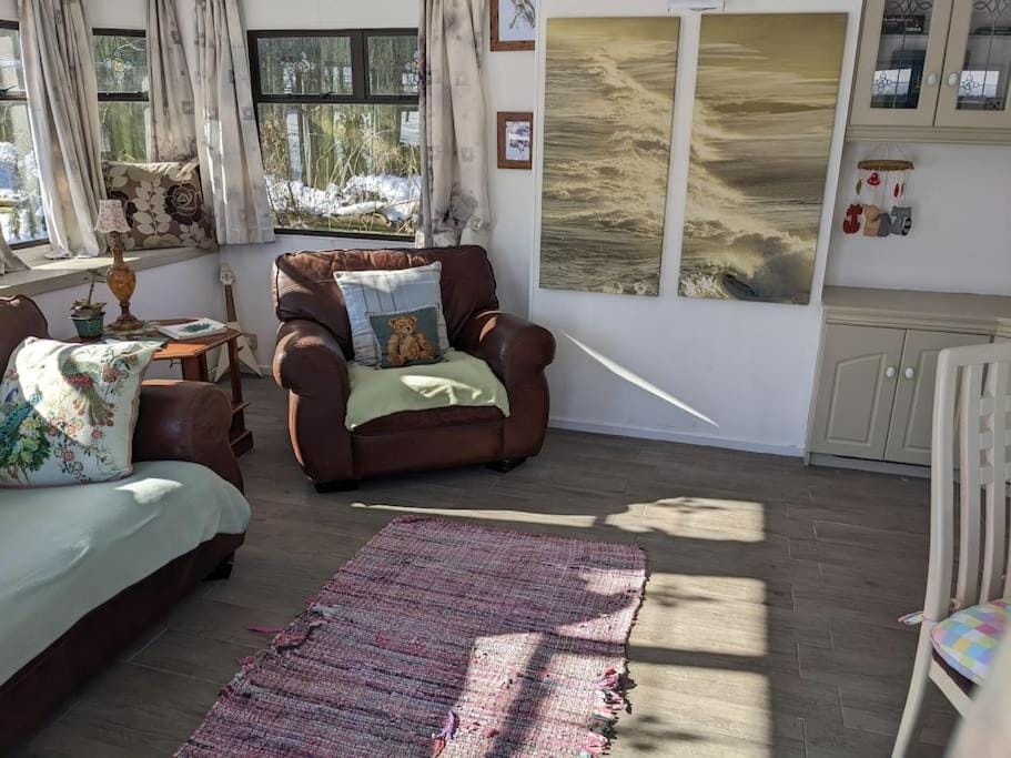 Ferny Roost Cabin. Cabin in Wales