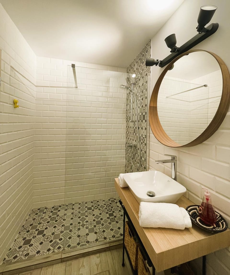 Shower, Bathroom, hair dryier