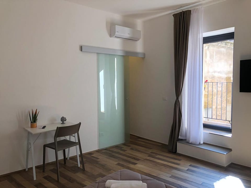 Photo of the whole room, hair dresser