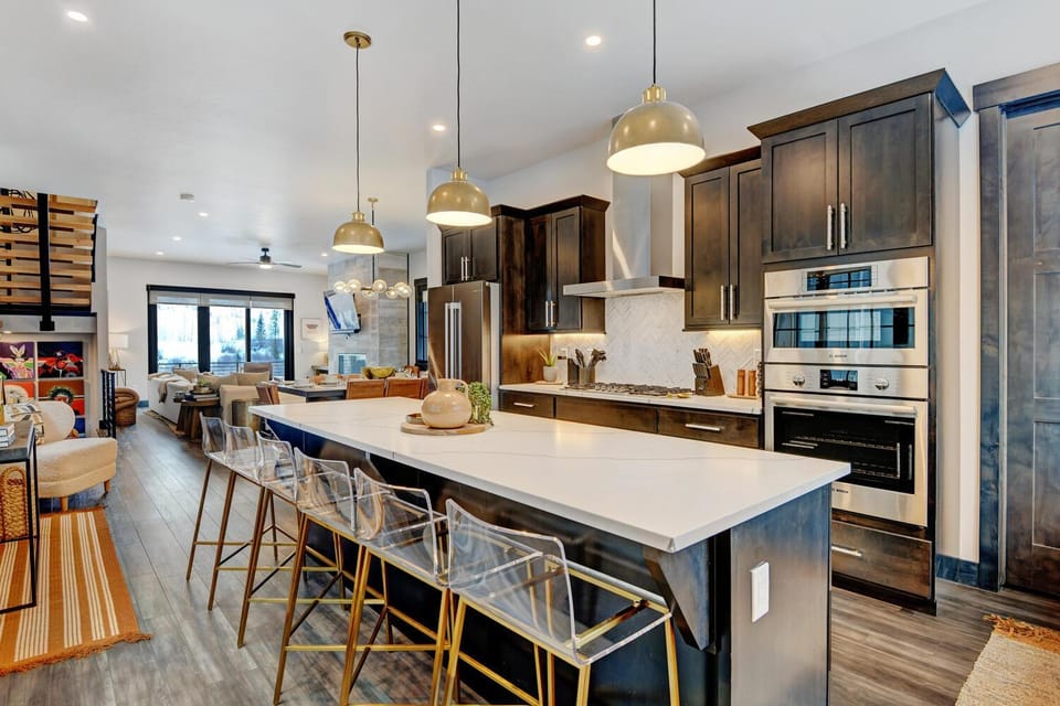 Kitchen or kitchenette, Dining area, dishwasher, minibar, pet friendly, stove