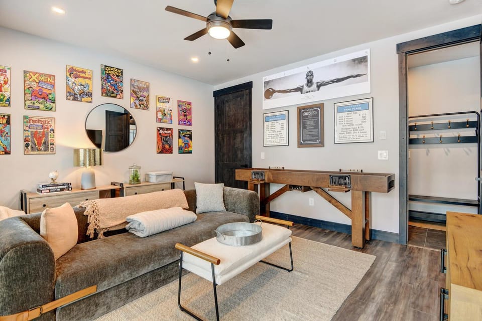 Game Room, Living room, Seating area