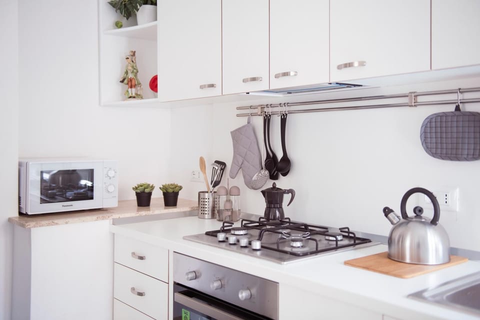 Coffee/tea facilities, Kitchen or kitchenette, minibar, stove