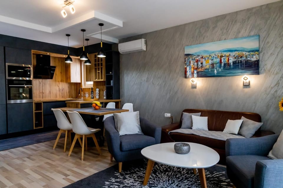 Kitchen or kitchenette, Living room, Seating area, Dining area, minibar, pet friendly, stove