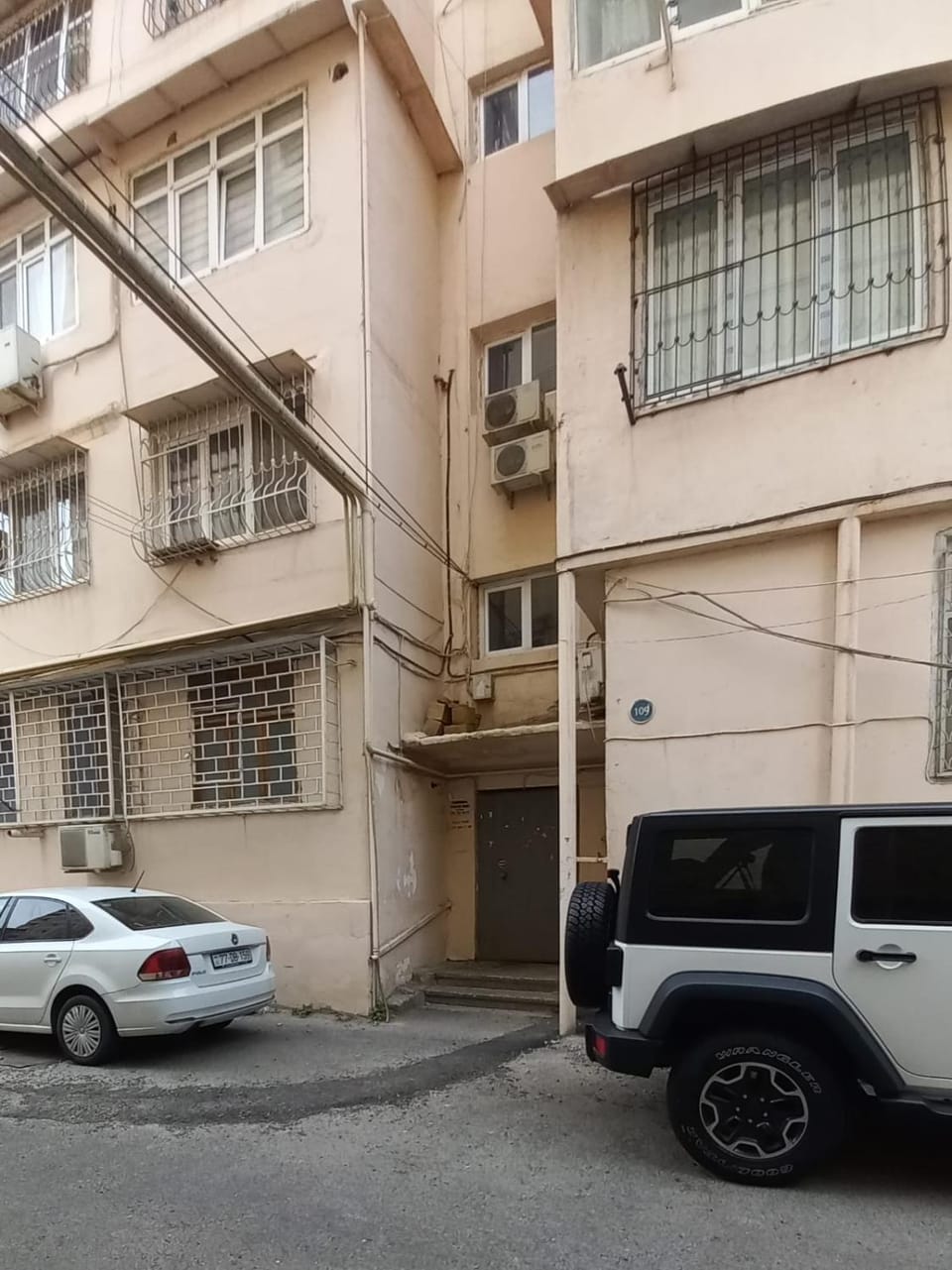 Property building, Day, Parking