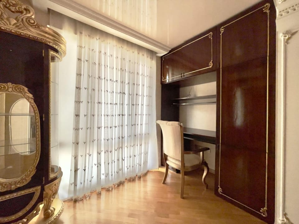 Bedroom, hair dresser