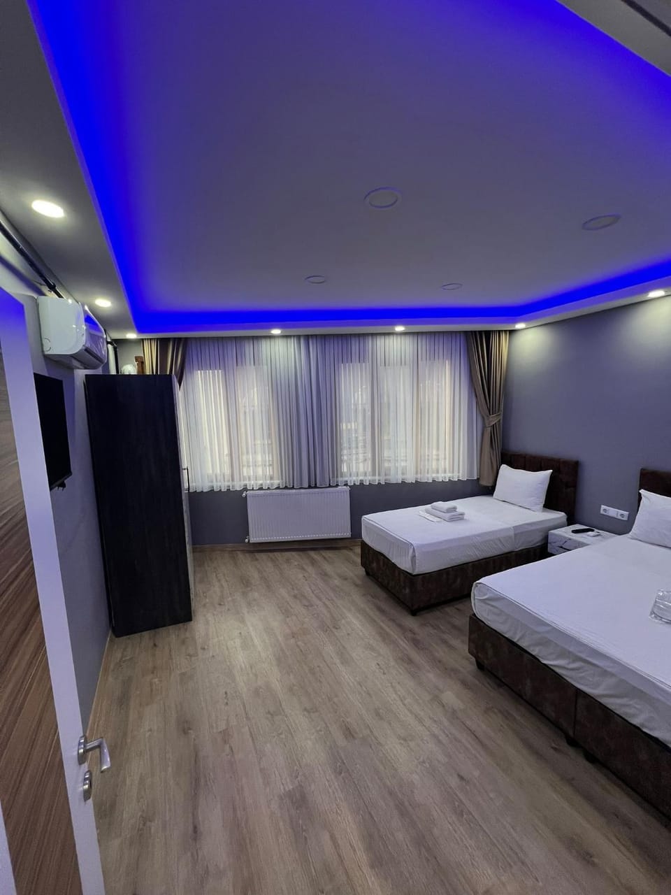 Bed, TV and multimedia, Bedroom, wardrobe