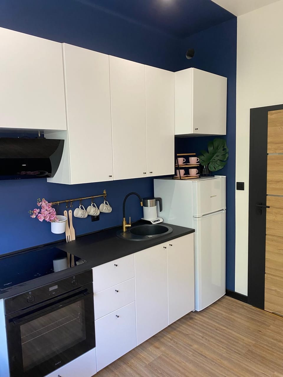 Kitchen or kitchenette, Street view, Street view, pet friendly, pet friendly, stove, stove