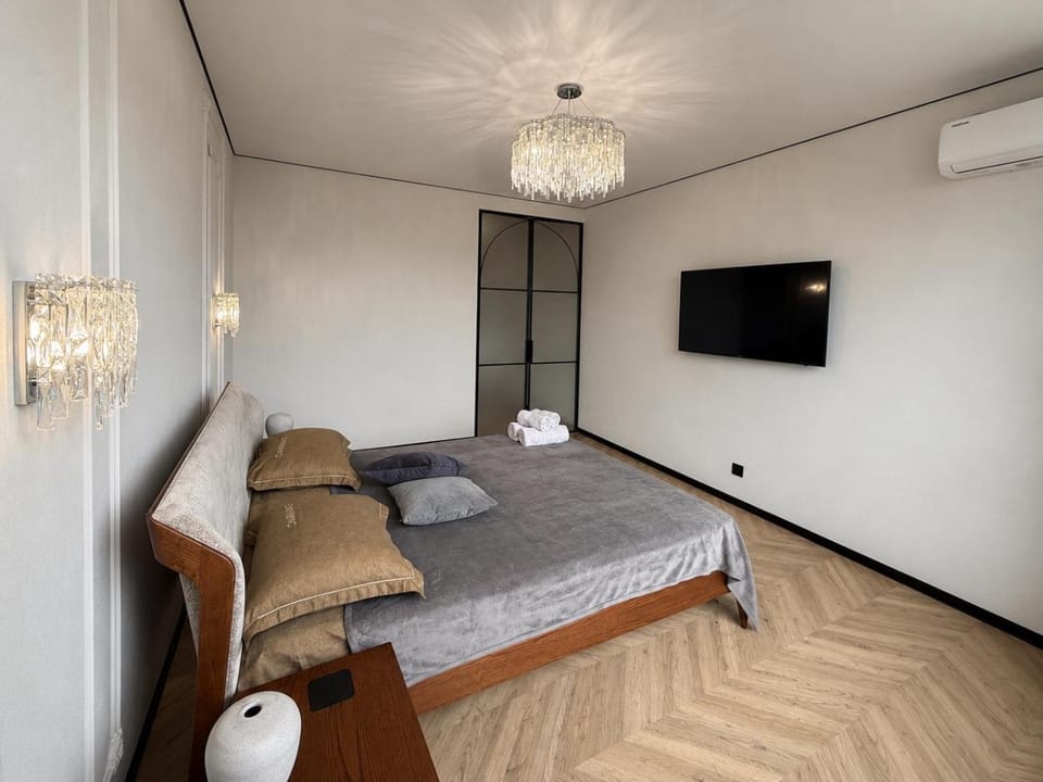Bed, TV and multimedia, Photo of the whole room, Bedroom, air conditioner