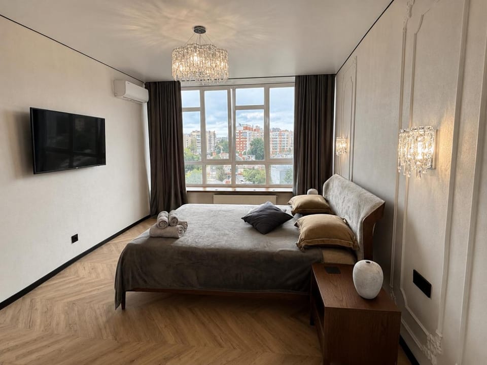 Bed, TV and multimedia, Bedroom, towels, air conditioner