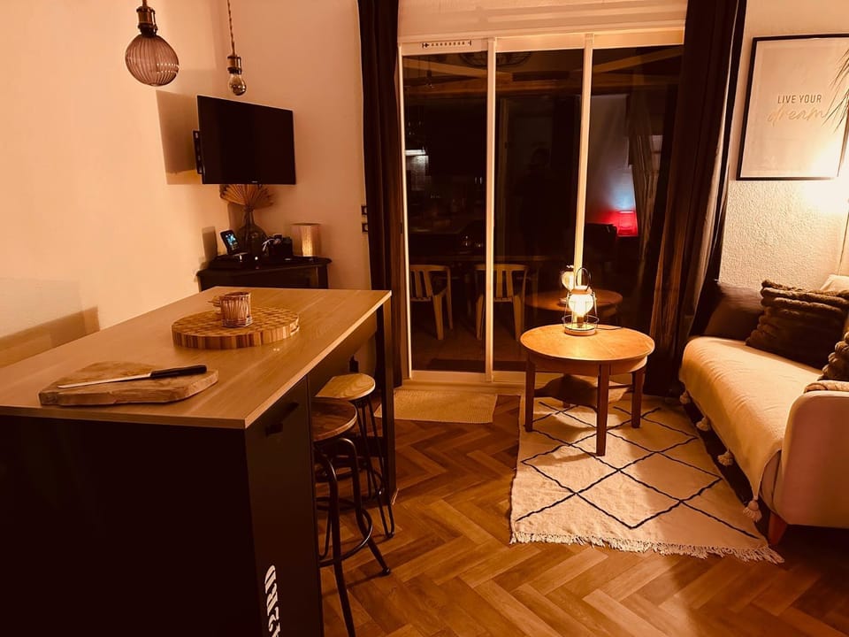 TV and multimedia, Living room, Meals