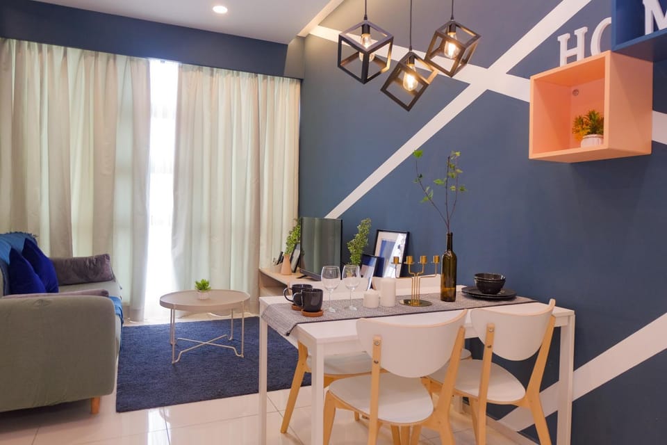TV and multimedia, Living room, Seating area, Dining area