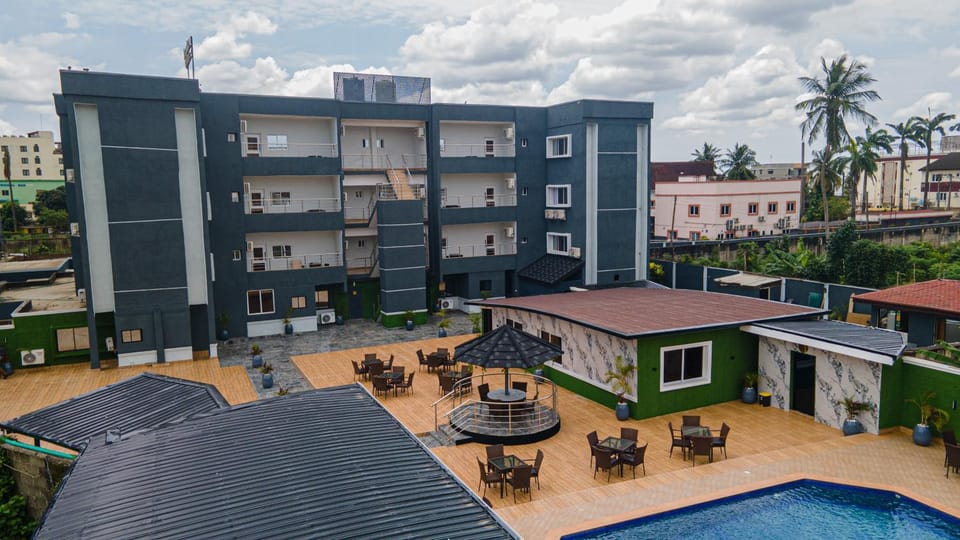 Property building, Day, Neighbourhood, Evening entertainment, Pool view, Street view, Swimming pool, Location