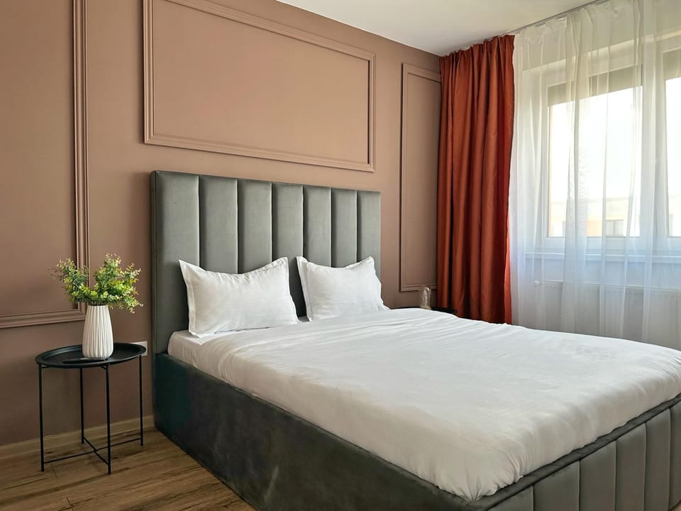 Bed, Bird's eye view, View (from property/room), View (from property/room), Photo of the whole room, Decorative detail, Decorative detail, Bedroom, City view, City view, Mountain view, Mountain view, Street view, Street view, Time of day, cot, Quiet street view, Facility for disabled guests, hair dresser, locker, locker, acessibility