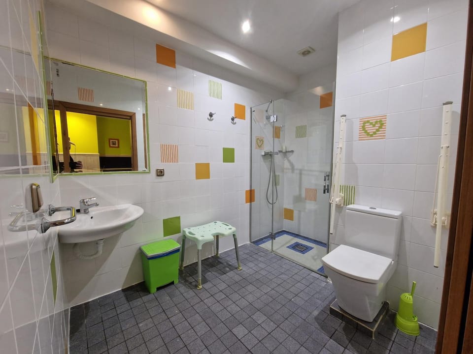 Pension Izar Bat Guesthouse - Self Check-in Bed and Breakfast in San Sebastian