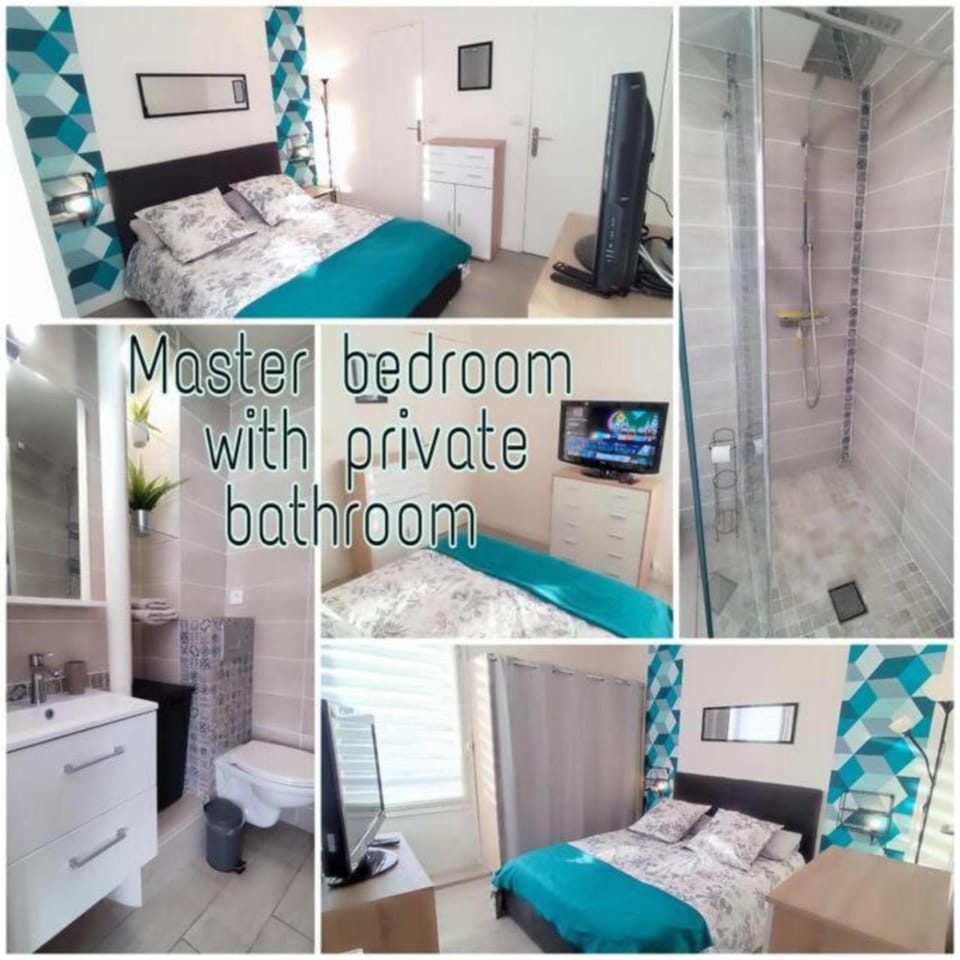 Shower, Toilet, Bed, Bathroom, Photo of the whole room, Bedroom, towels