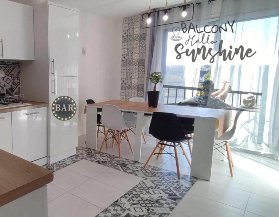 Kitchen or kitchenette, Seating area, Dining area, oven, pet friendly, stove