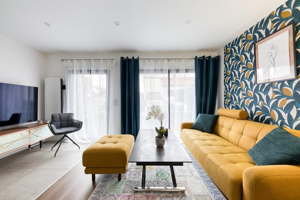 Communal lounge/ TV room, TV and multimedia, Living room, Seating area