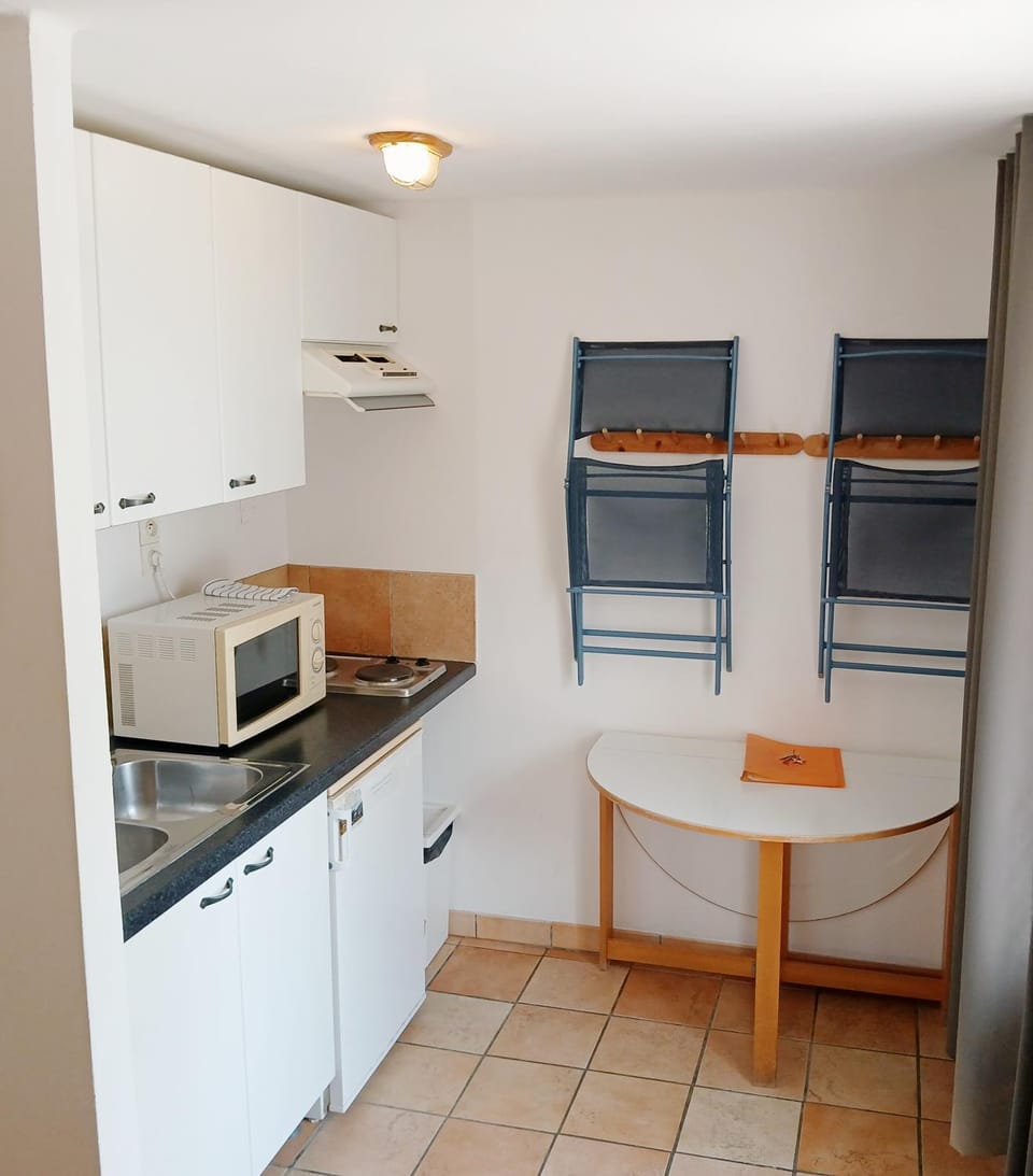 Property building, Kitchen or kitchenette, kitchen